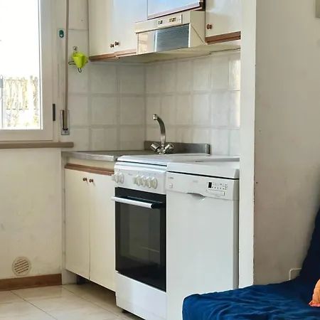 F002 - Fano, Trilocale Con Portico A 30mt Dal Mare *