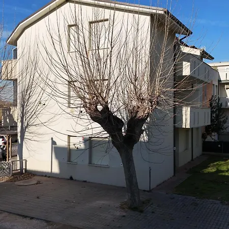 F002 - Fano, Trilocale Con Portico A 30mt Dal Mare *