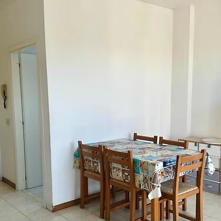 F002 - Fano, Trilocale Con Portico A 30mt Dal Mare *